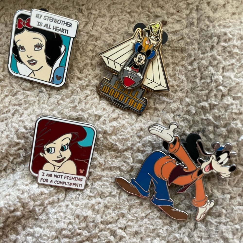 Disney pins for collecting or trading Goofy, Mickey, Little Mermaid, Snow White